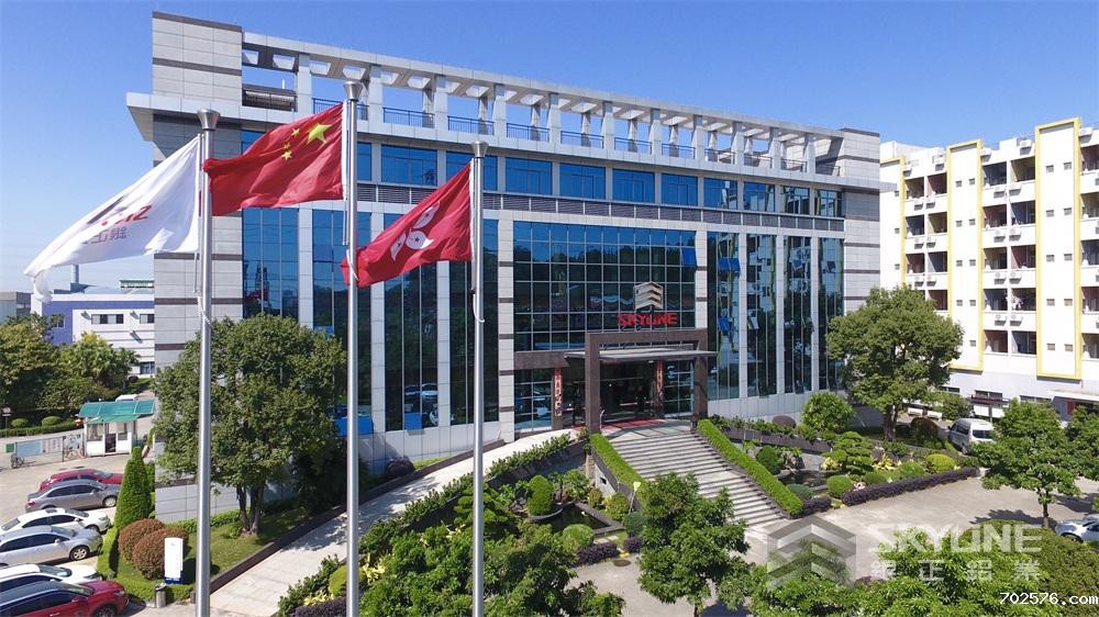 优美的办公楼侧面图